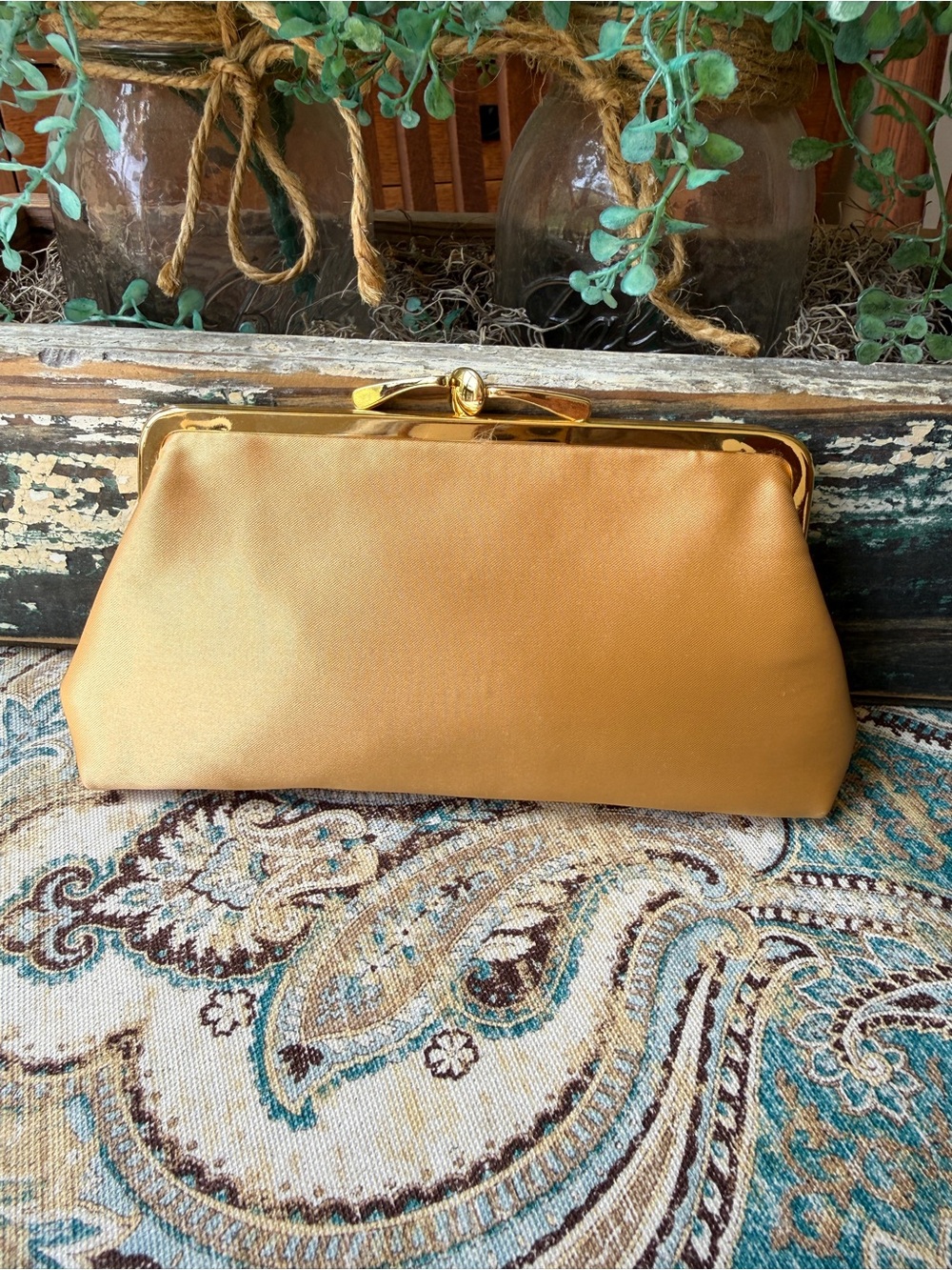 Evening Clutch Gold Metallic Divided Compartment Kiss Lock Purse Formal Bag
